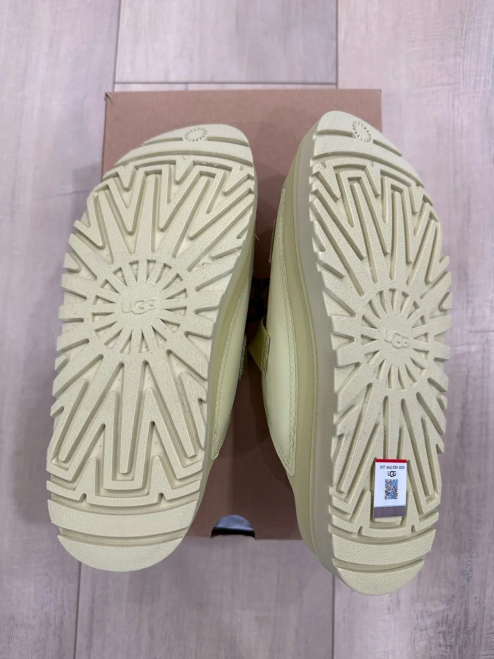 UGG Women's Lime Green Double-Strap Goldenglow Slide Sandals